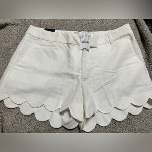 NWT - Jcrew size 8 4” white linen short. Scalloped leg